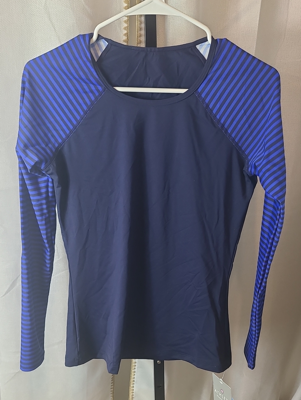 Athleta navy blue long-sleeve rash guard Size Small.  New
